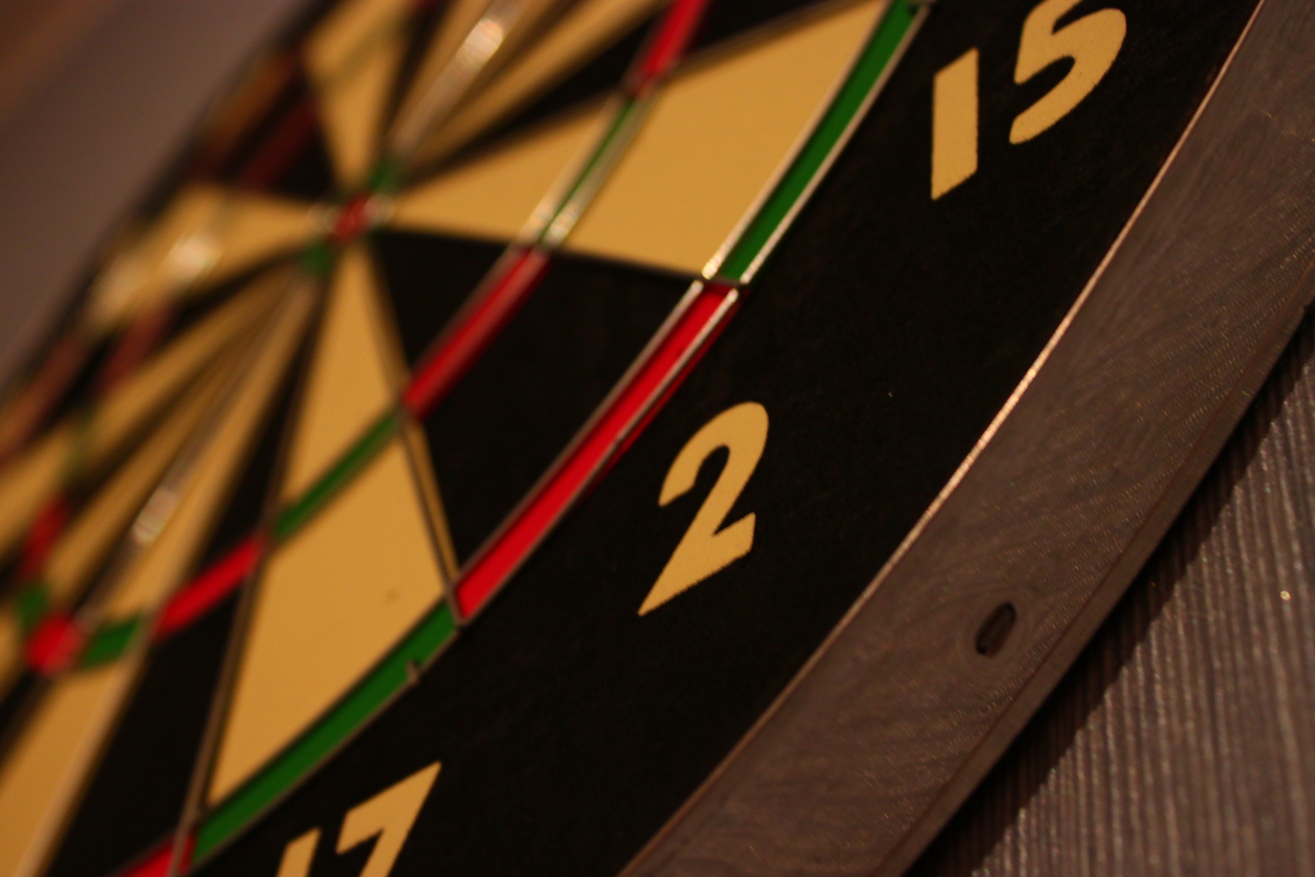 Dartscheibe drehen: So hält dein Dartboard länger auf dartpfeile-dartzubehoer.de