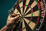 Dartzimmer einrichten: Platz, Maße, Licht und Schutz auf dartpfeile-dartzubehoer.de