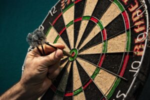 Dartzimmer einrichten: Platz, Maße, Licht und Schutz auf dartpfeile-dartzubehoer.de