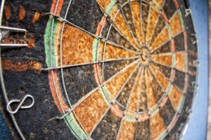 Darts fallen aus der Scheibe: Ursachen und Lösungen auf dartpfeile-dartzubehoer.de