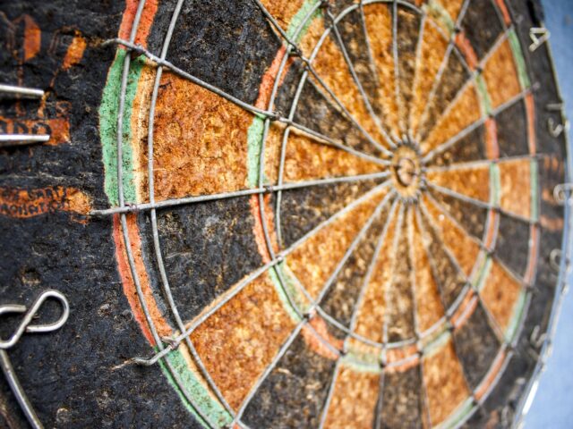 Darts fallen aus der Scheibe: Ursachen und Lösungen